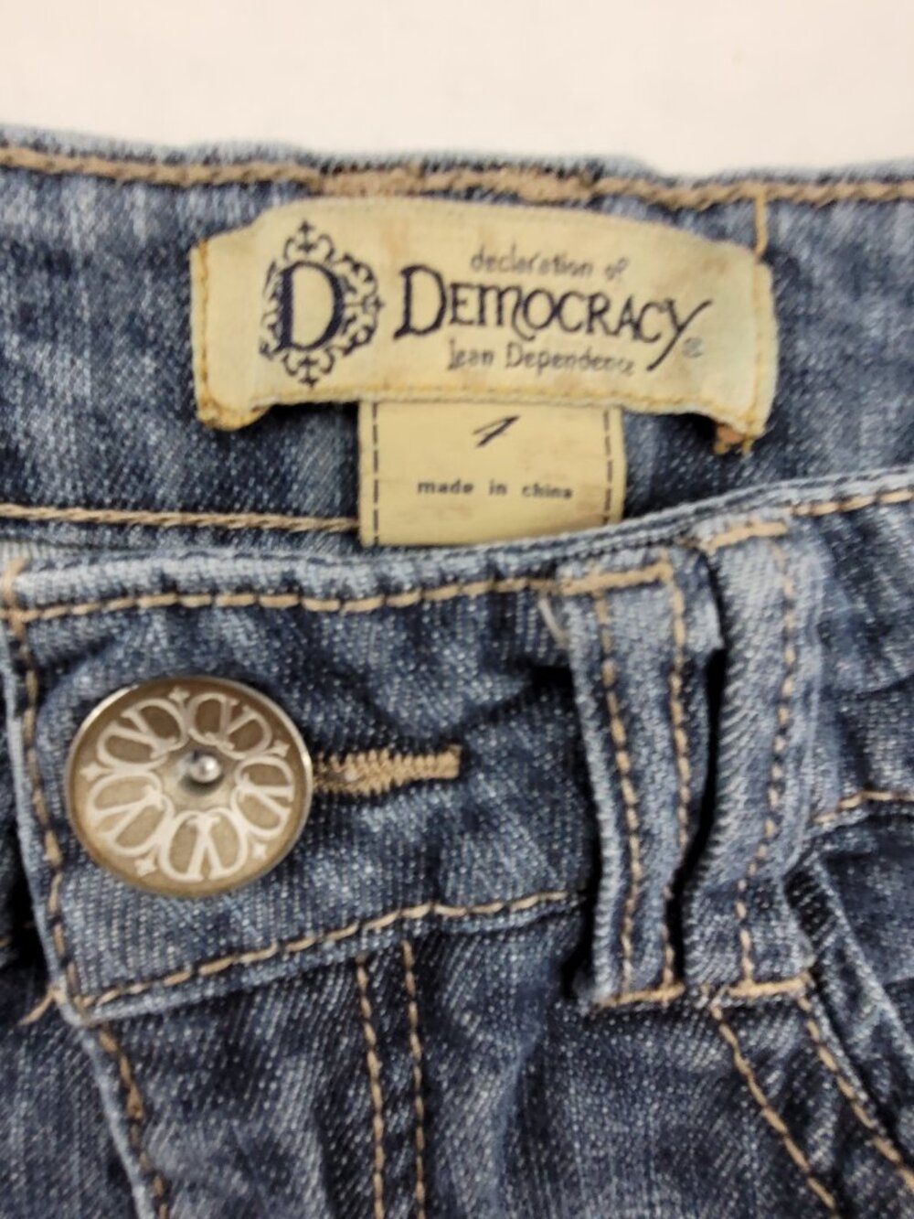 Democracy Jean Capris Women's 4 Blue Distressed Embellished Pockets Stretch - Picture 6 of 13